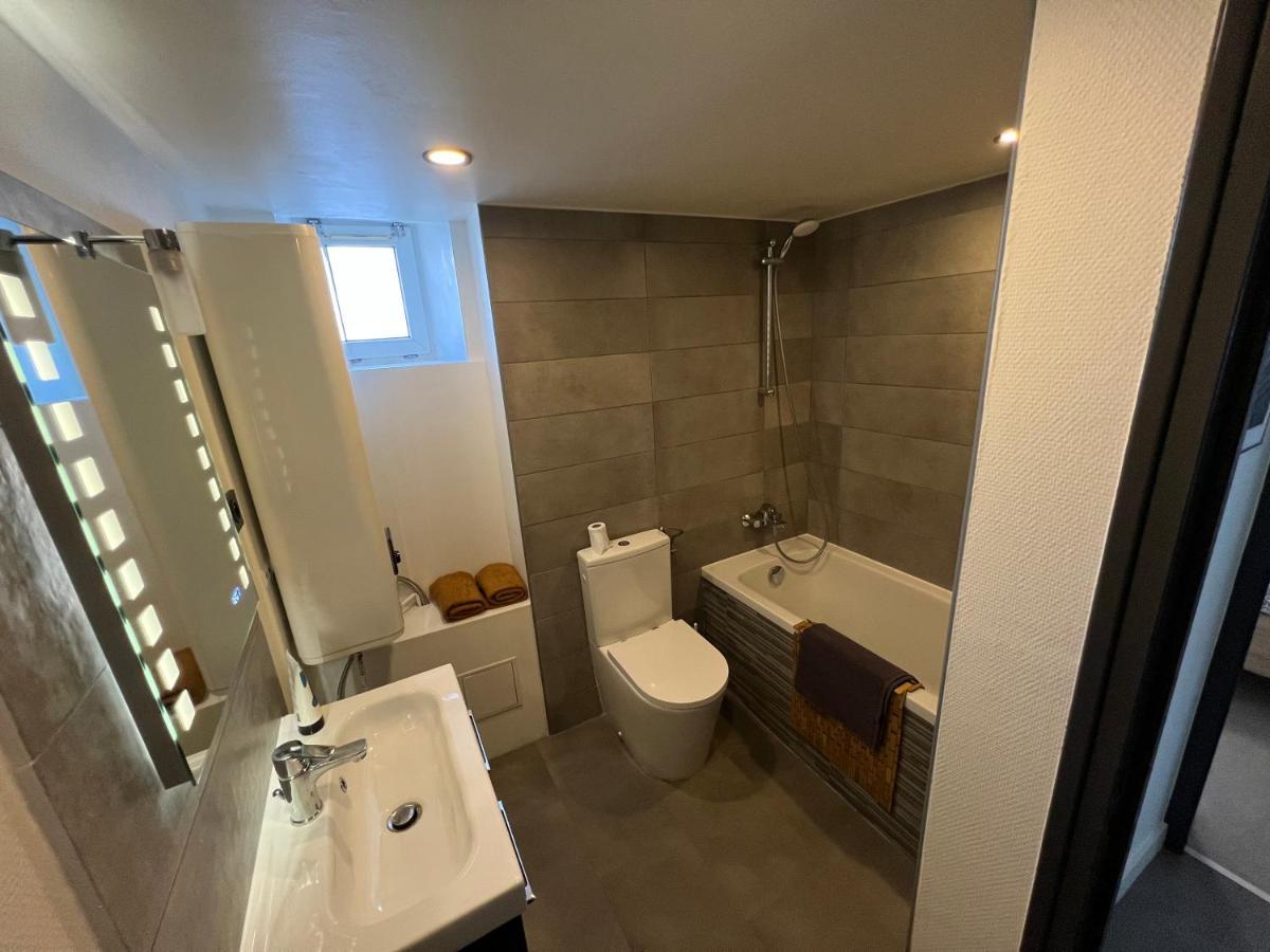 Le Vieux Laval Appartement Laval  Buitenkant foto